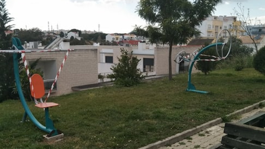 Encerrados os parques infantis da freguesia