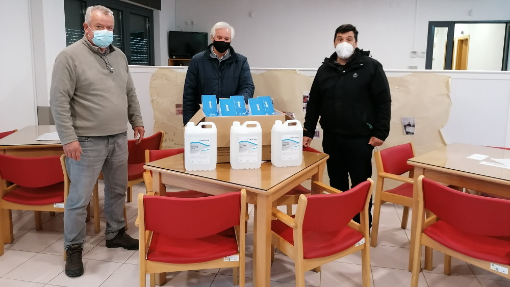 Oferta de 2000 máscaras e 15 litros de álcool gel à Associação de Solidariedade Social